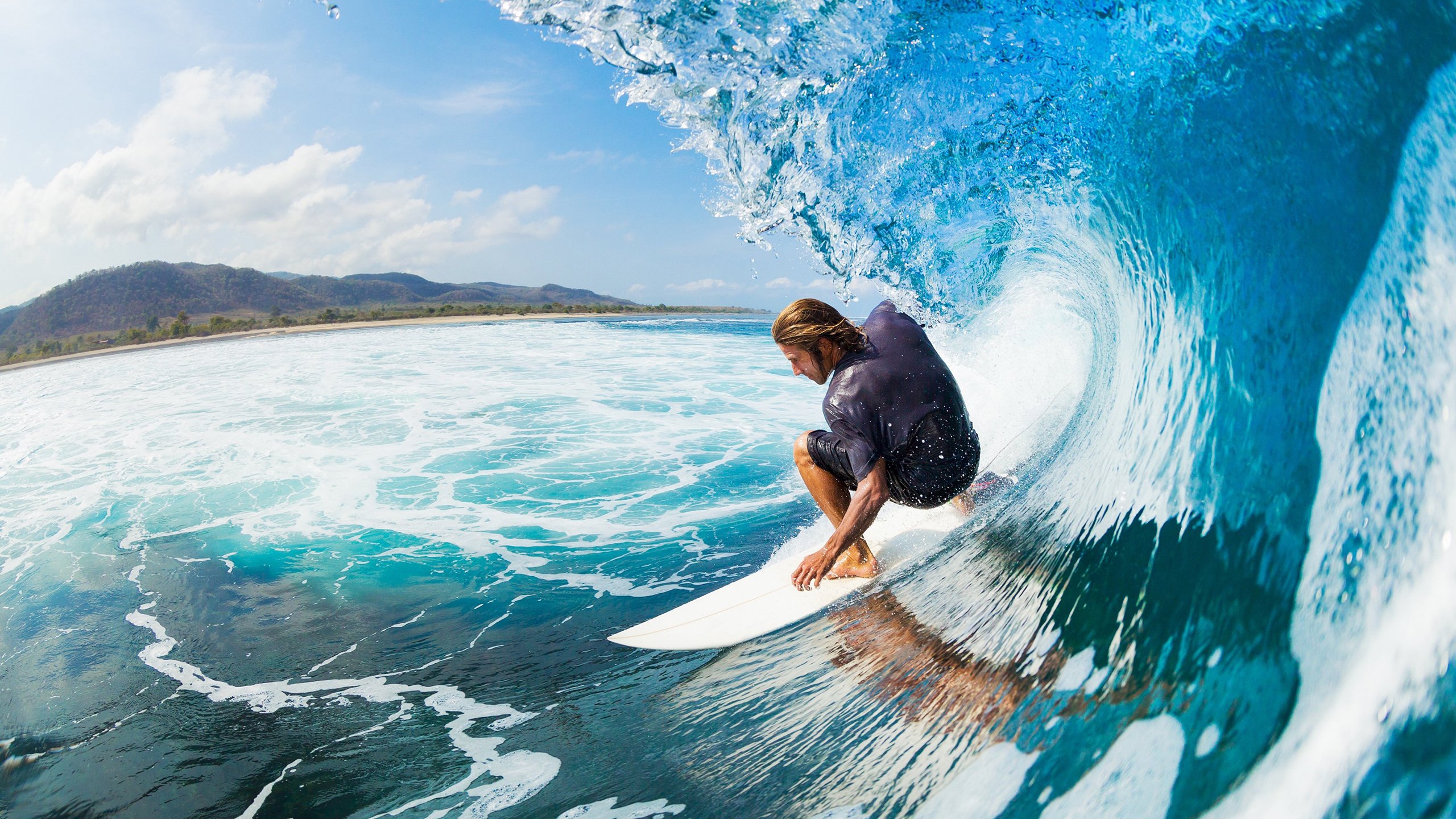 世俱杯八强战对决在即！密尔沃基雄鹿演练定位球，广厦男篮密集防守应对